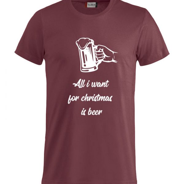 Rød t-skjorte med "All I want for Christmas is beer"