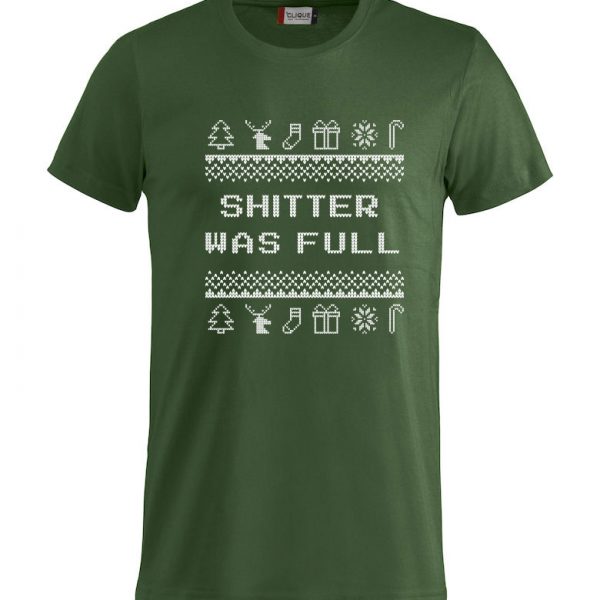 Grønn t-skjorte med sitat fra "Hjelp, det er juleferie", "Shitter was full"