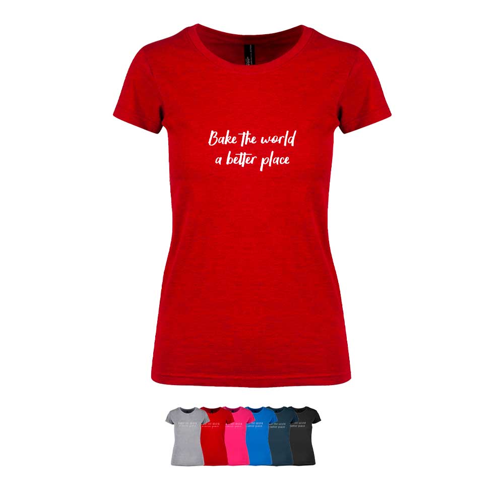 Feminin t-skjorte i 6 forskjellige farger, med "Bake the world a better place" trykket på brystet